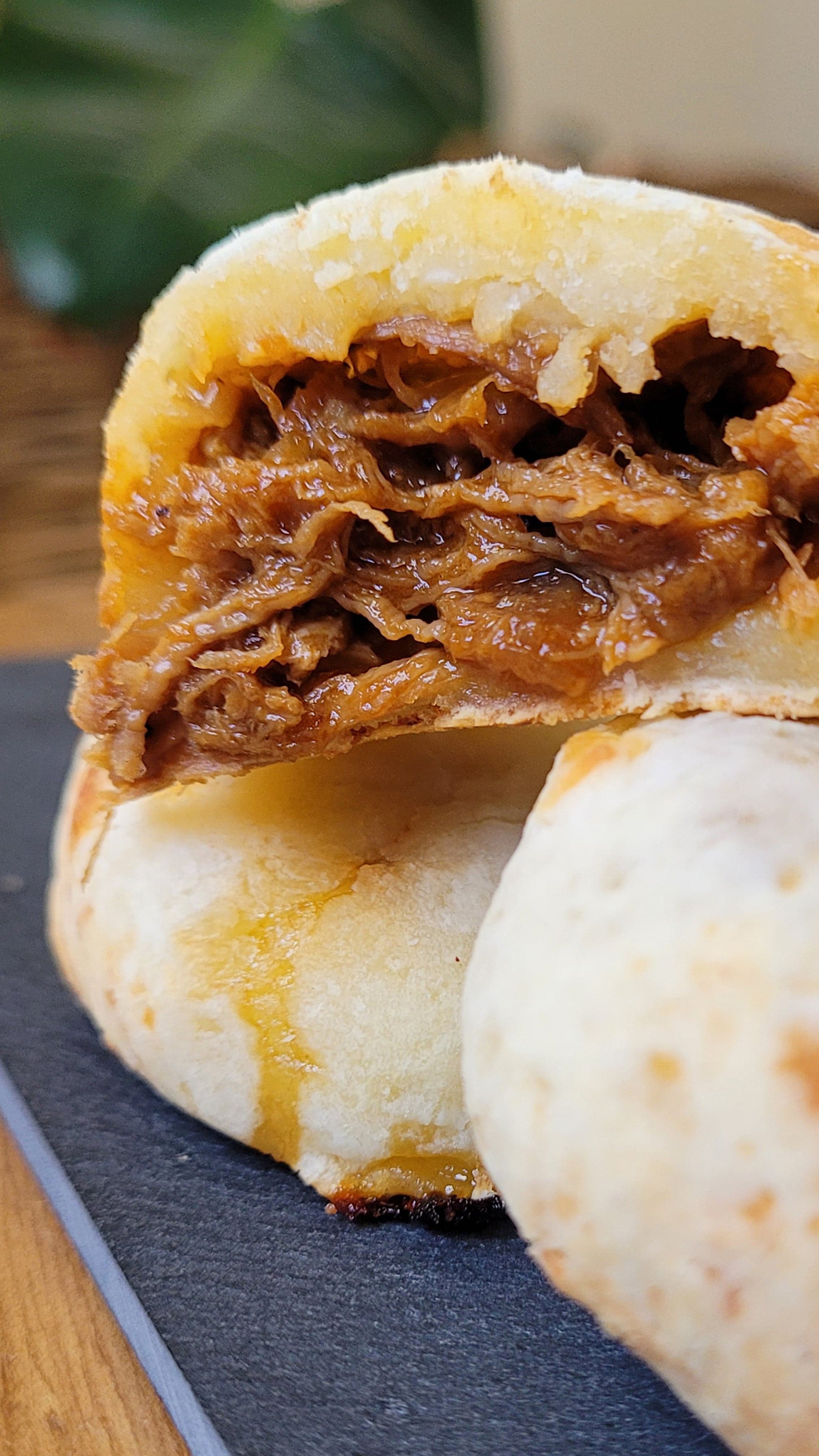 Chipa rellena de bondiola